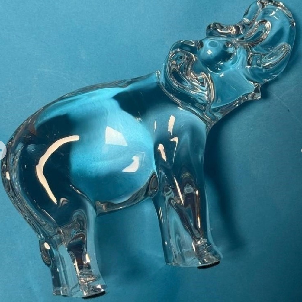 Baccarat crystal Elephant Sculpture - Home Art Accent